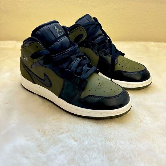 2018 Air Jordan 1 Retro Mid GS 'Olive Canvas' - 6Y / Women 7.5